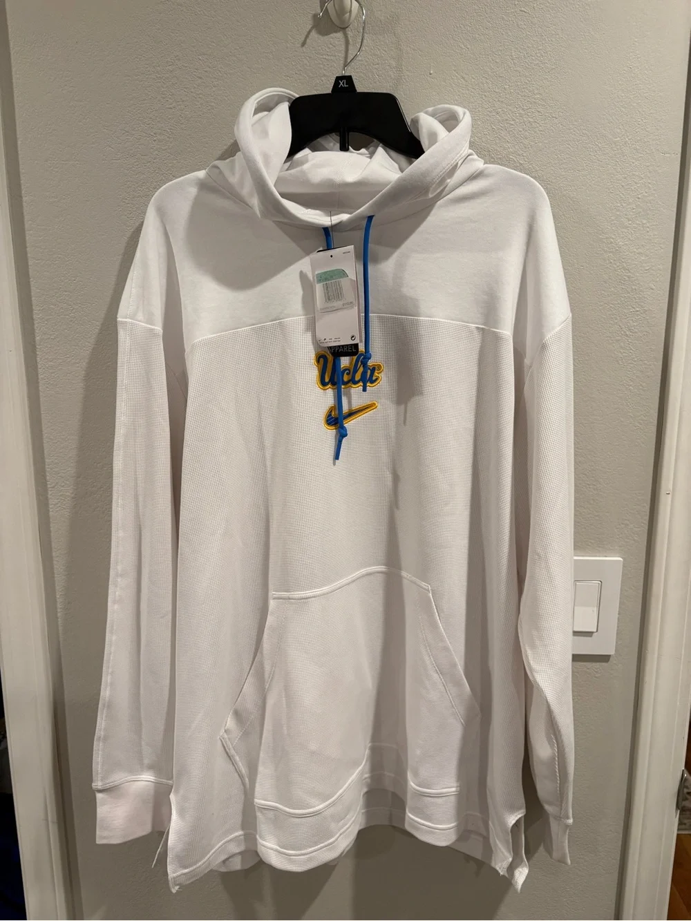 Nike UCLA Bruins Team Issued Hoodie Waffle Knit White Sideline Men’s Size XL NWT - Picture 3 of 15